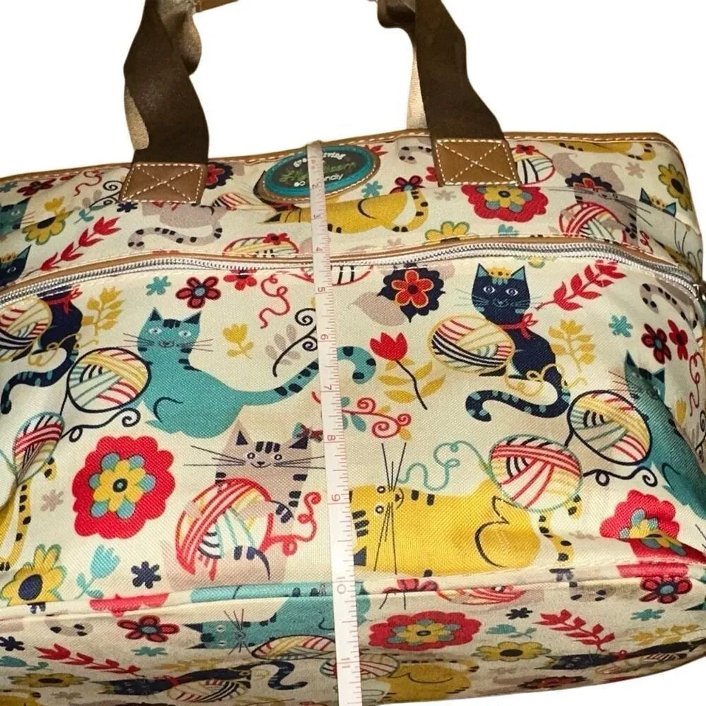 Lily Bloom insulated lunch bag Furry Friends kitty cats adorable friends on it
